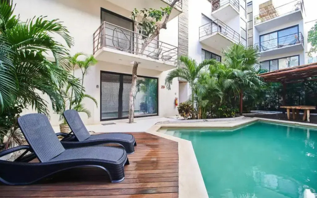 Saskab 10 Lovely 2BR PH, minutes from the sea & downtown!