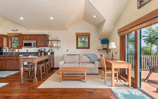 Blue Ocean View Retreat - Minutes to Beach