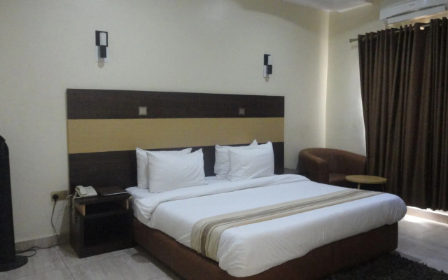 Caesar's Court Hotel and Suites