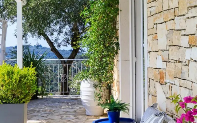 Juniper House - Charming 3 bed Villa With sea View