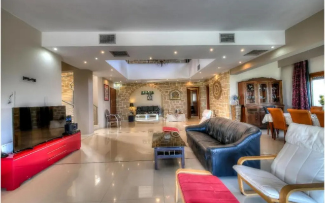 Amazing Villa Arios