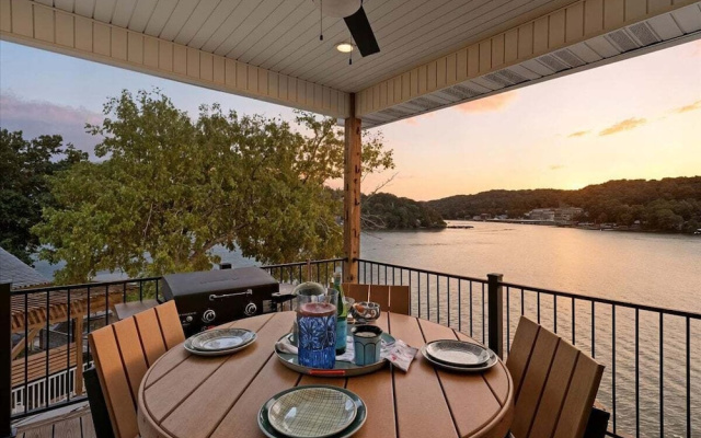 Modern Lakefront Escape The Twelve