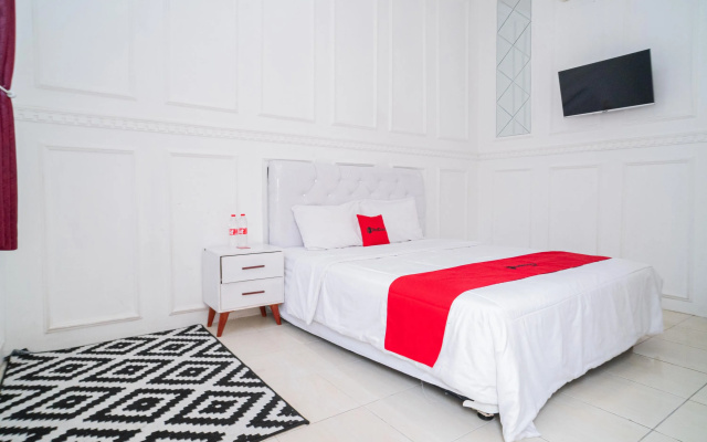RedDoorz Syariah @ Aura Homestay