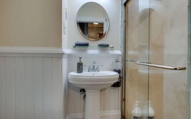 Elegant 2BR on Forsyth Park