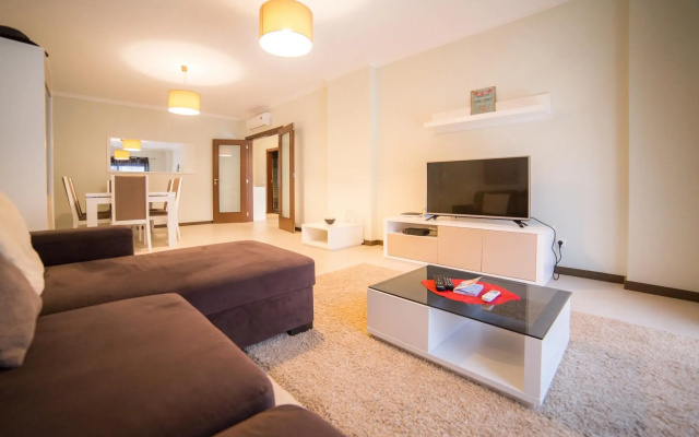 B03 - Luxury 2 Bed near Lagos Marina