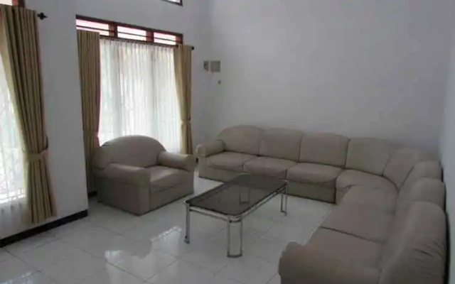 Guest House Griya Jambu 20