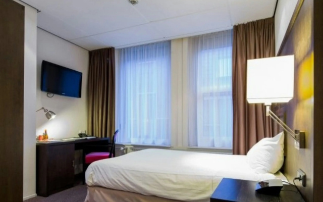 Post-Plaza Hotel & Grand Café