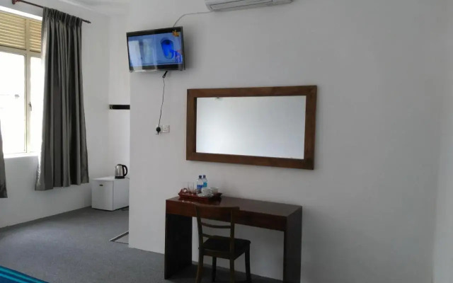 West Inn Colombo