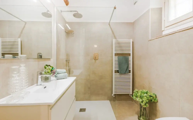 The Hidden Alley Apartment