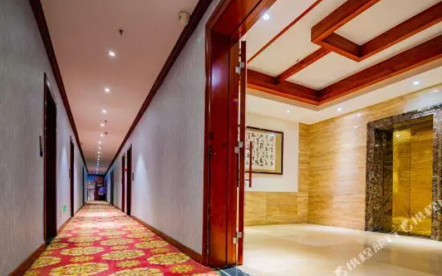 Yafu Hotel (Chongqing Yangjiaping Pedestrian Street)