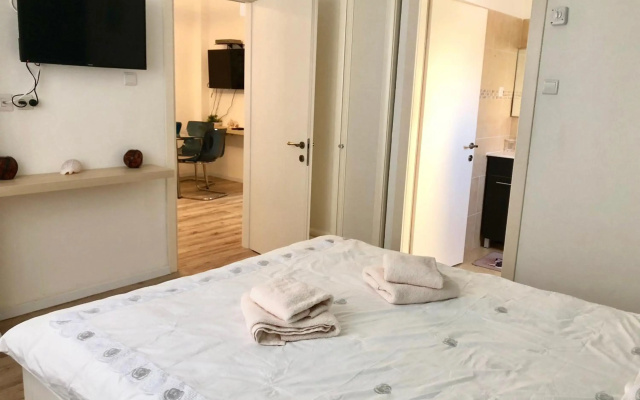 2 Bedrooms Apartment " Marcheliz " in Bat-yam