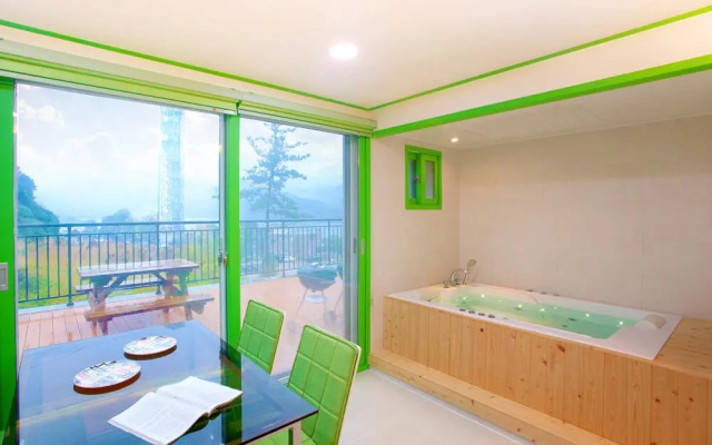 Namiseom The Hue Couple and Spa Pension