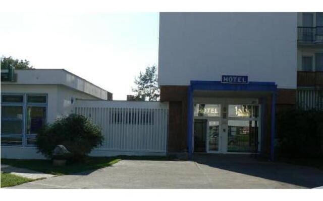 Hotel Labe Литомержице вид на фасад