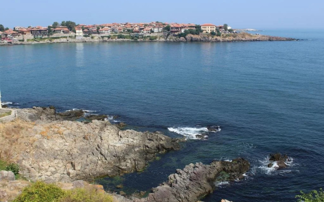 Tzonevi Guest House