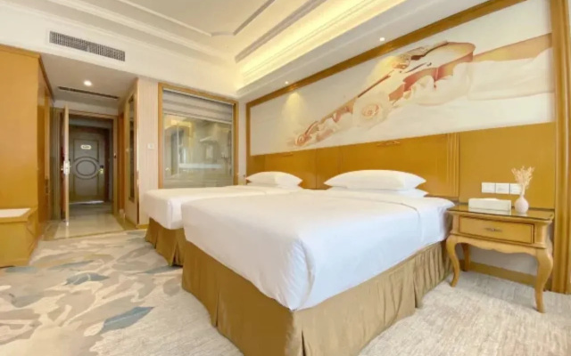 Vienna International Hotel (Xinyang Municipal Government Railway Station)