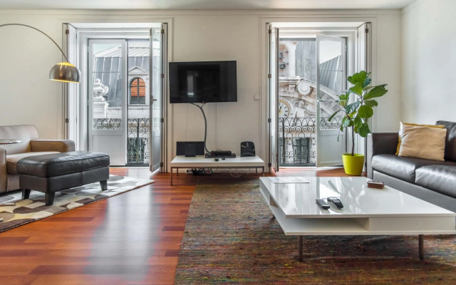 LV Premier Chiado CH2 Balcony, Spacious, Elevator