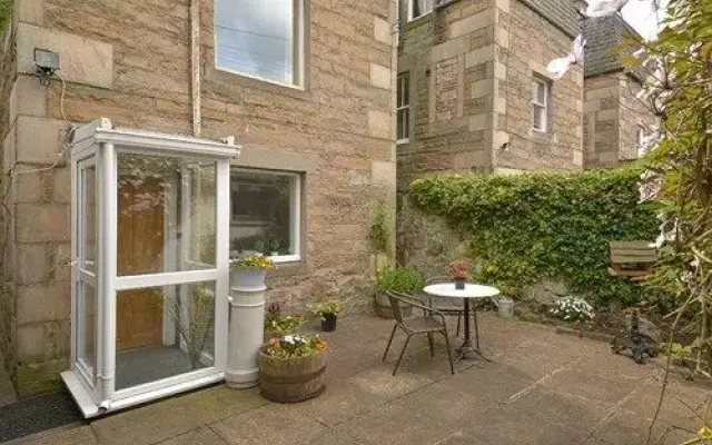 West End Twelve Holiday Apartment