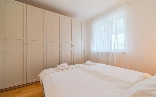 Apartment Meandar With Garage And Terrace