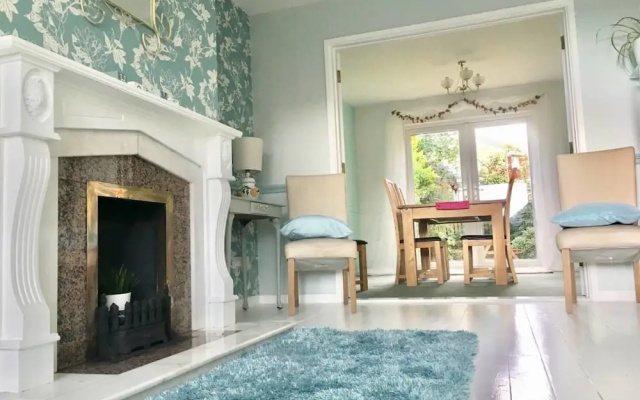 Elegant 3-Bed House w/ Garden