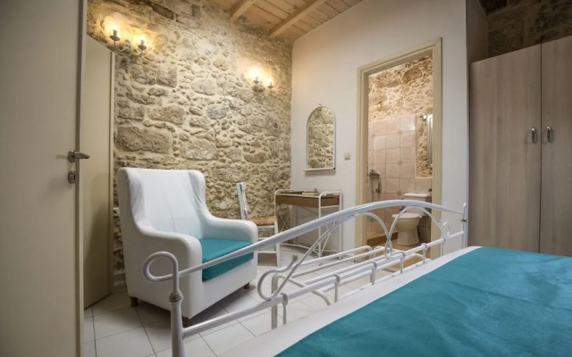 Trigono Holiday House