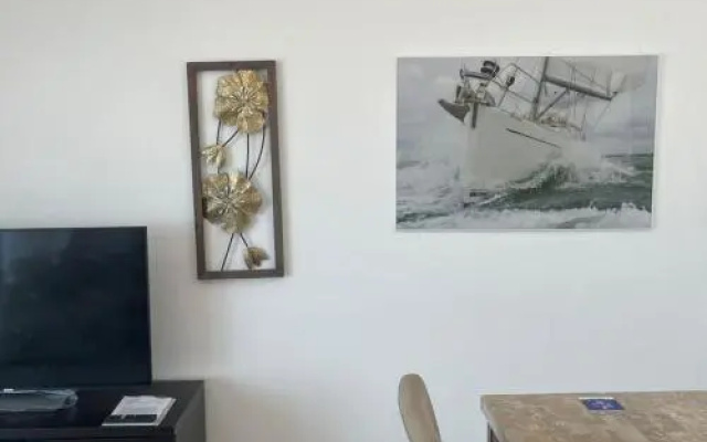 2 Bedroom Incredible Ocean Vew Apartment