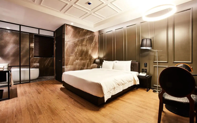 Hotel Wanted