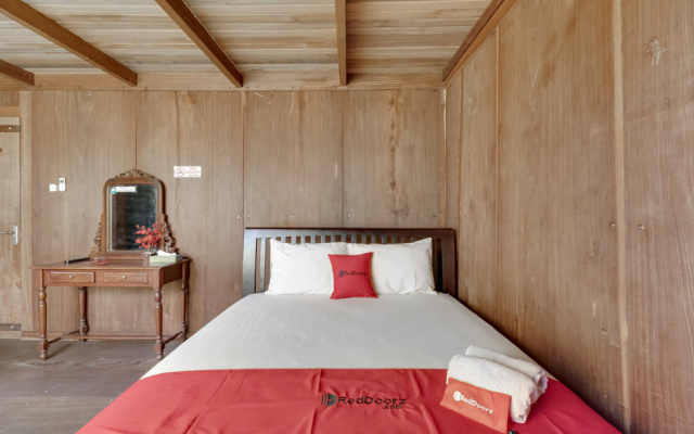 RedDoorz @ Omah Kayu Homestay