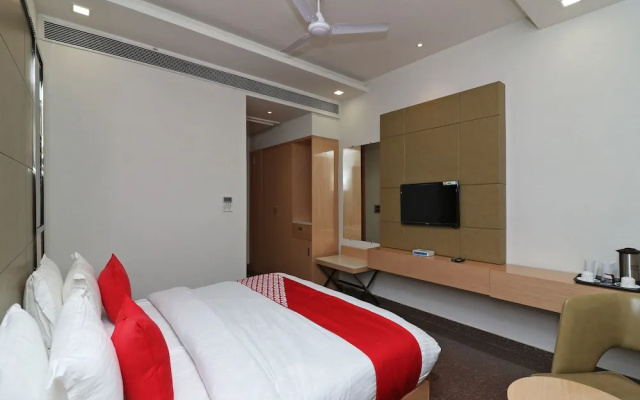OYO 13616 Hotel Gala Galaxy