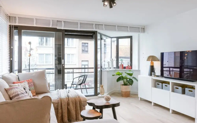 Pleasant 2 Bedroom Apartment With Private Parking