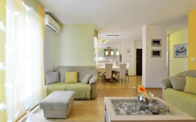 Cozy luxury beach apartment Split
