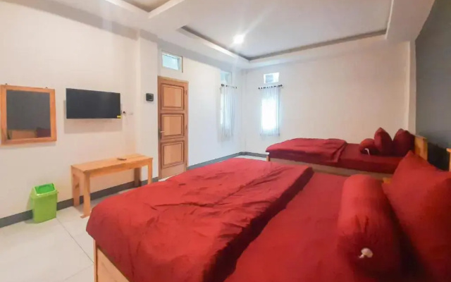 Delvia Bromo Homestay Mitra RedDoorz