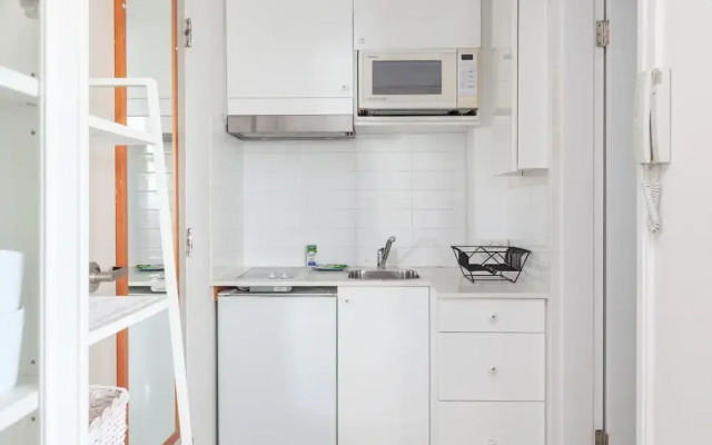 Studio in Elizabeth Bay With Pool & City Views