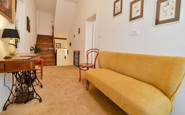 Stunning Home in Seget Donji With Wifi and 1 Bedrooms
