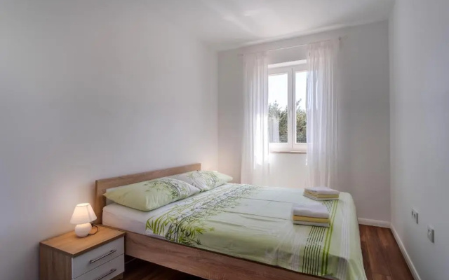 Apartment Mirna