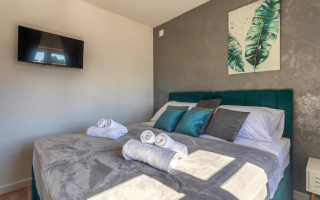 Awesome Apartment in Sali with Hot Tub, WiFi & 2 Bedrooms