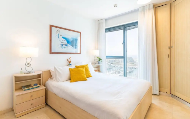 DeluxeApartment with Views of the Marina