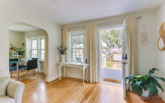 Chic Front Royal Retreat Near Shenandoah River!