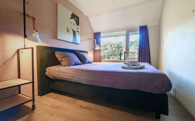 Detached Atmospheric Farmhouse with Large Garden & Privacy near Dalfsen