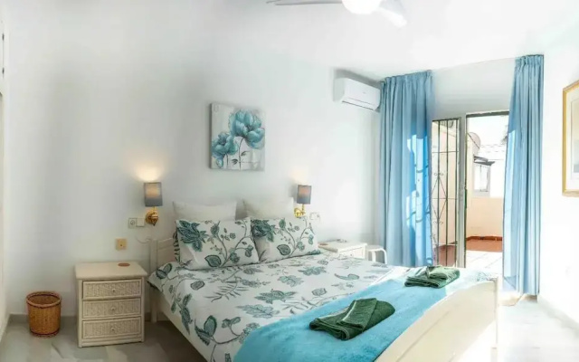 Lovely 2-bed Calahonda Apartment sea & Golf Views