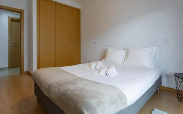 Spacious & Modern 3BDR Apartment in Algarve by LovelyStay