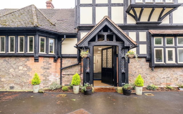 Beautiful 2 Bedroom Apartment in Malvern