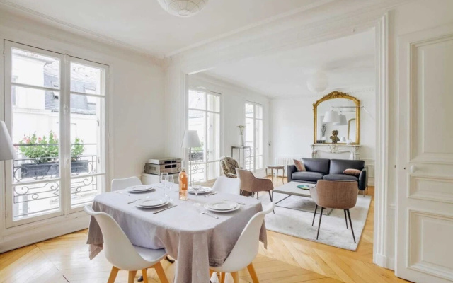 Beautiful apartment for 6 pax Near Eiffel Tower by GuestReady