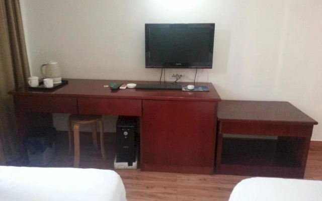 Wuhan Tianlun Holiday Hotel (Panlongcheng Jiahai Industrial Park)(武汉天伦假日宾馆(盘龙城佳海工业园店))
