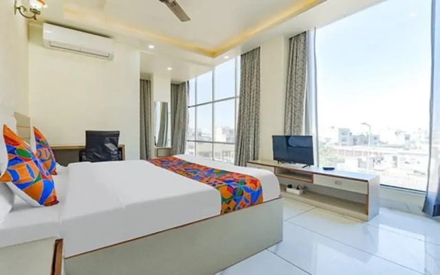 Fabhotel Cm Palace