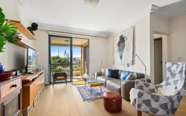 Elegant Stay in Balmain With Pool Access
