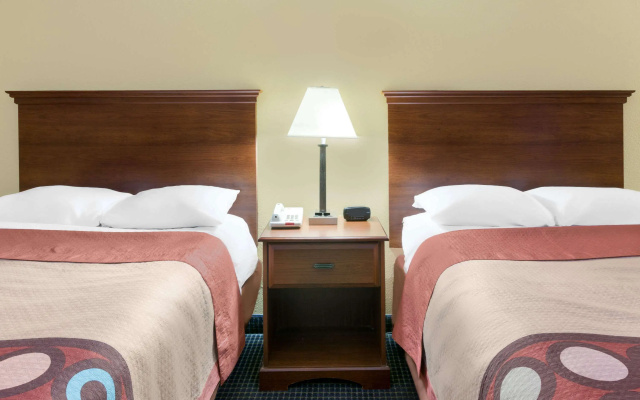 Super 8 by Wyndham Hattiesburg South