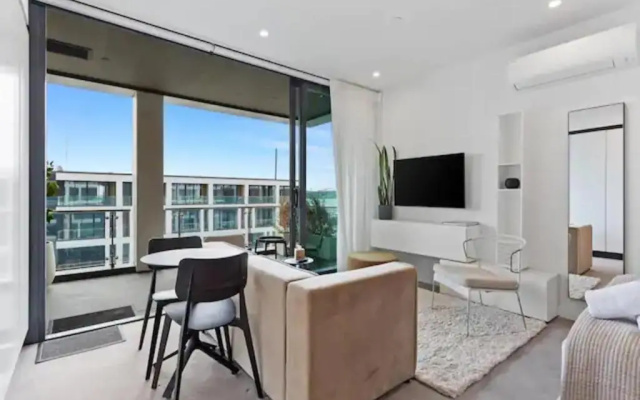 Sleek Modern Studio with Balcony by Zodiak Stays