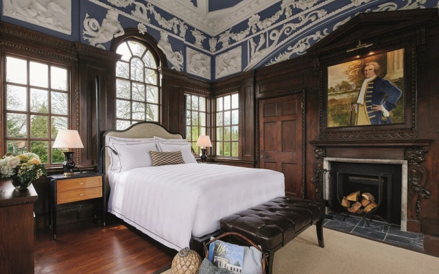Monkey Island Hotel