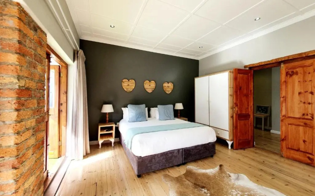 Two Fat Owls Guesthouse