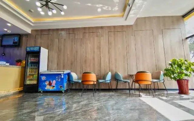 Eaka 365 Hotel Chain (Shijiazhuang People's Hospital Air Garden Store)